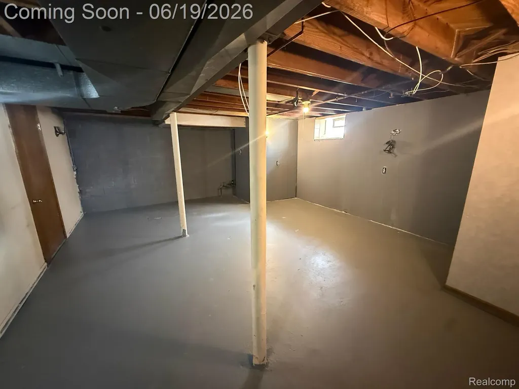 20056 Roscommon Street Harper Woods City MI 48225