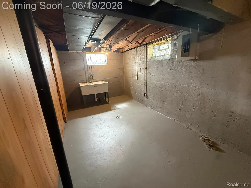 20056 Roscommon Street Harper Woods City MI 48225