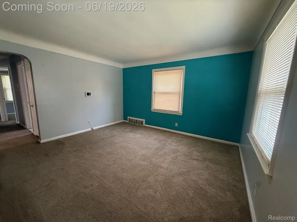 20056 Roscommon Street Harper Woods City MI 48225