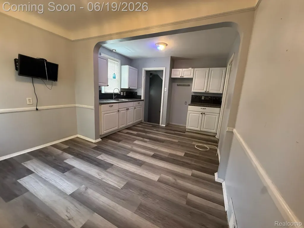 20056 Roscommon Street Harper Woods City MI 48225