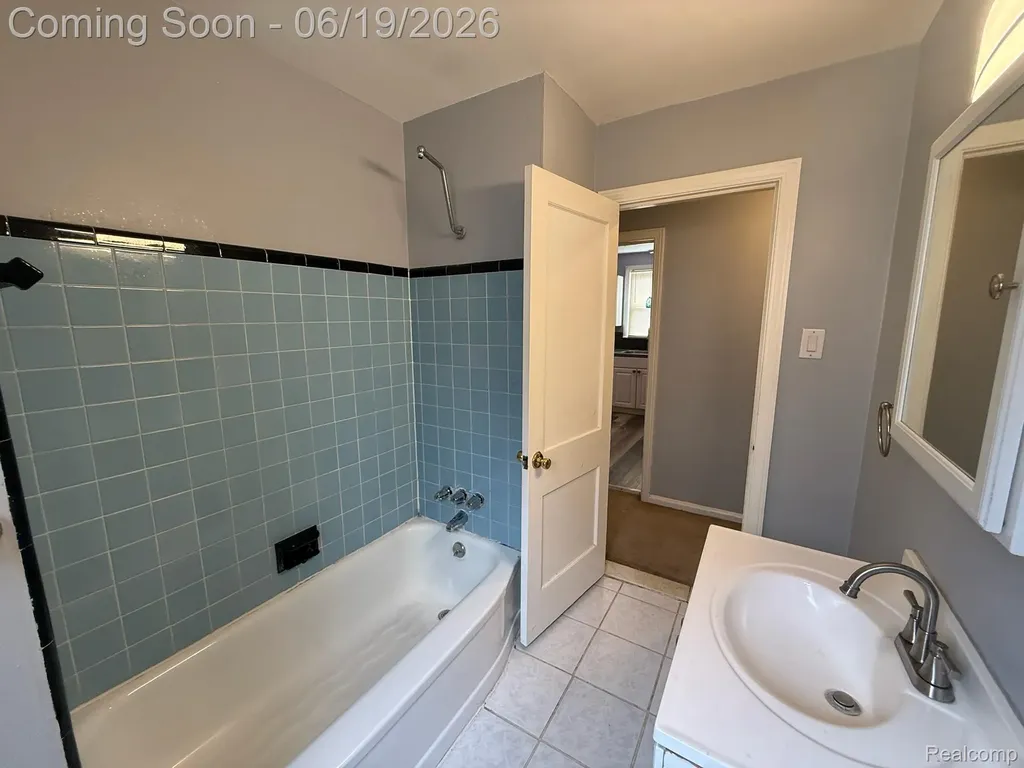 20056 Roscommon Street Harper Woods City MI 48225