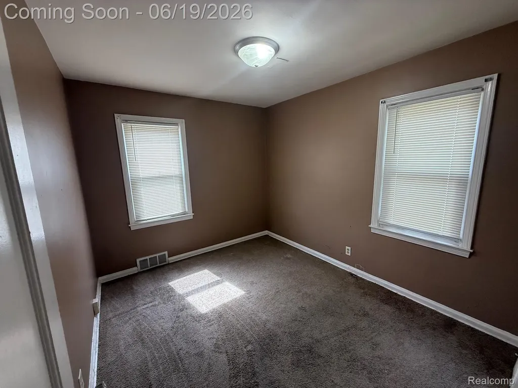 20056 Roscommon Street Harper Woods City MI 48225