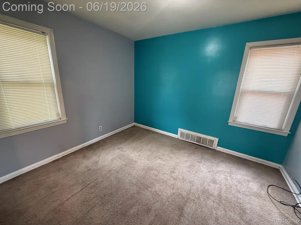 20056 Roscommon Street Harper Woods City MI 48225