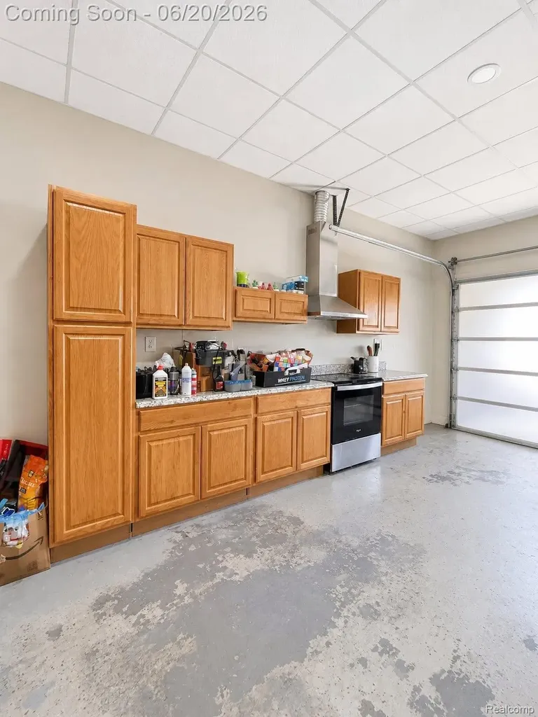 37542 Andrew Drive Sterling Heights City MI 48312