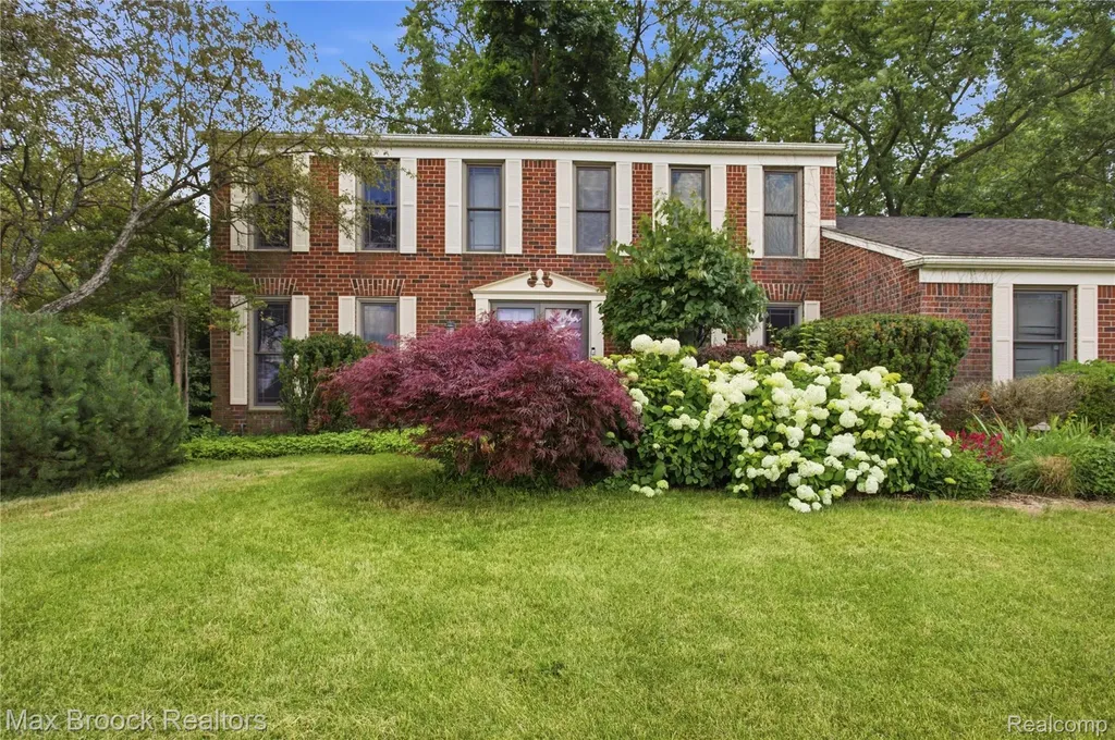 4259 Savoie Trail West Bloomfield Charter Township MI 48323