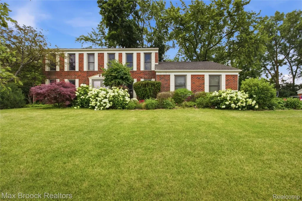 4259 Savoie Trail West Bloomfield Charter Township MI 48323
