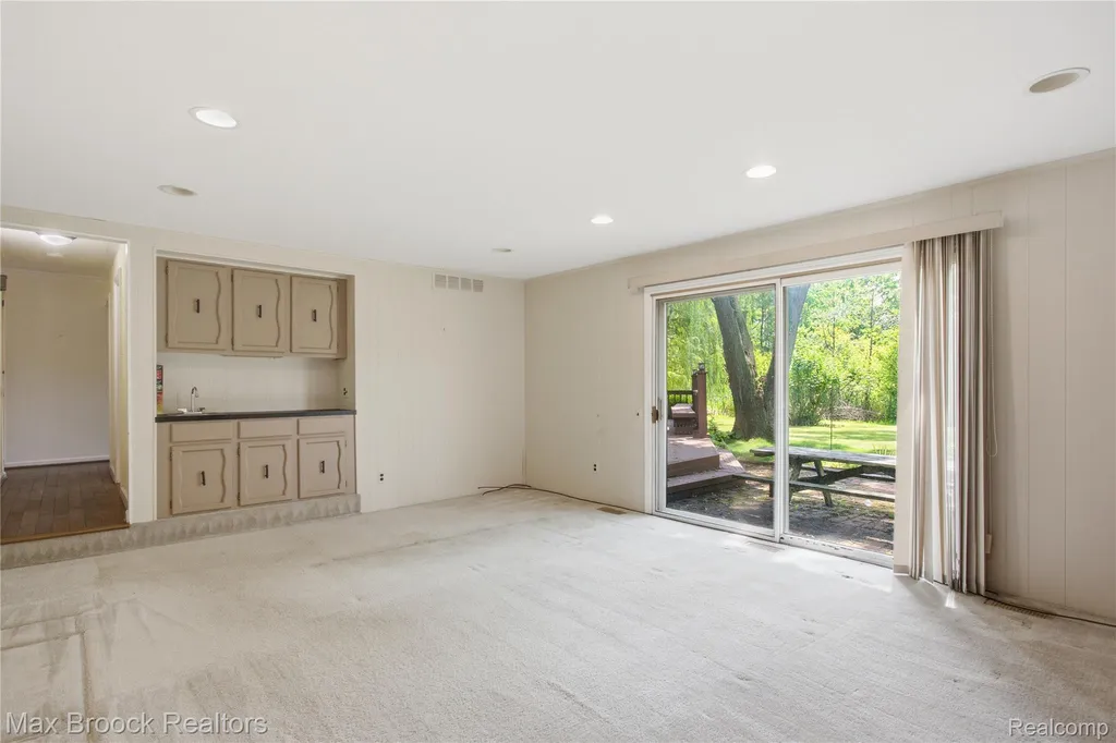 4259 Savoie Trail West Bloomfield Charter Township MI 48323