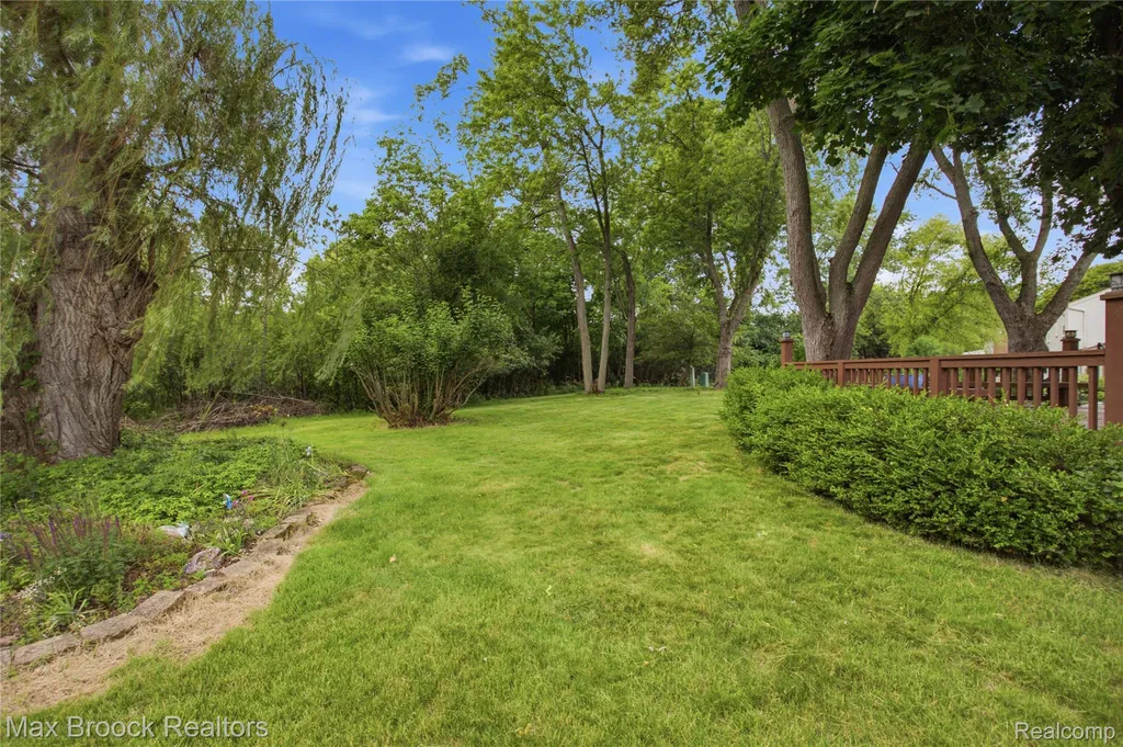 4259 Savoie Trail West Bloomfield Charter Township MI 48323