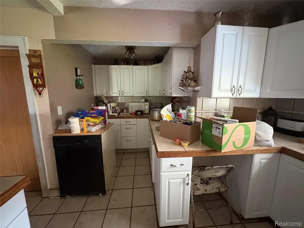 818 Loa Street Lansing City MI 48910