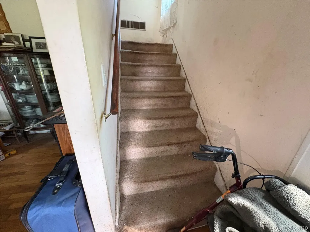 818 Loa Street Lansing City MI 48910