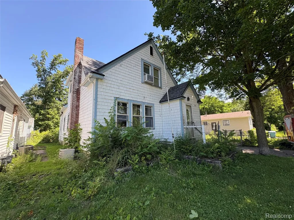 818 Loa Street Lansing City MI 48910