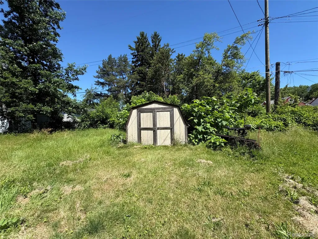 818 Loa Street Lansing City MI 48910