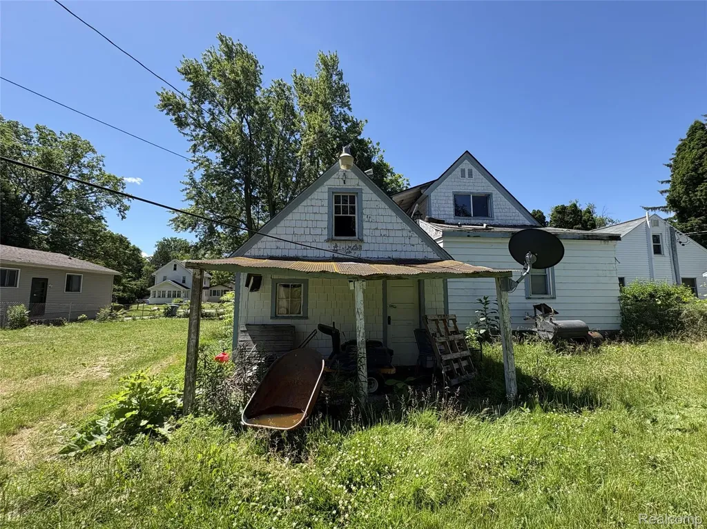 818 Loa Street Lansing City MI 48910