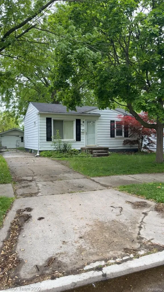 8094 Oak Street Taylor City MI 48180
