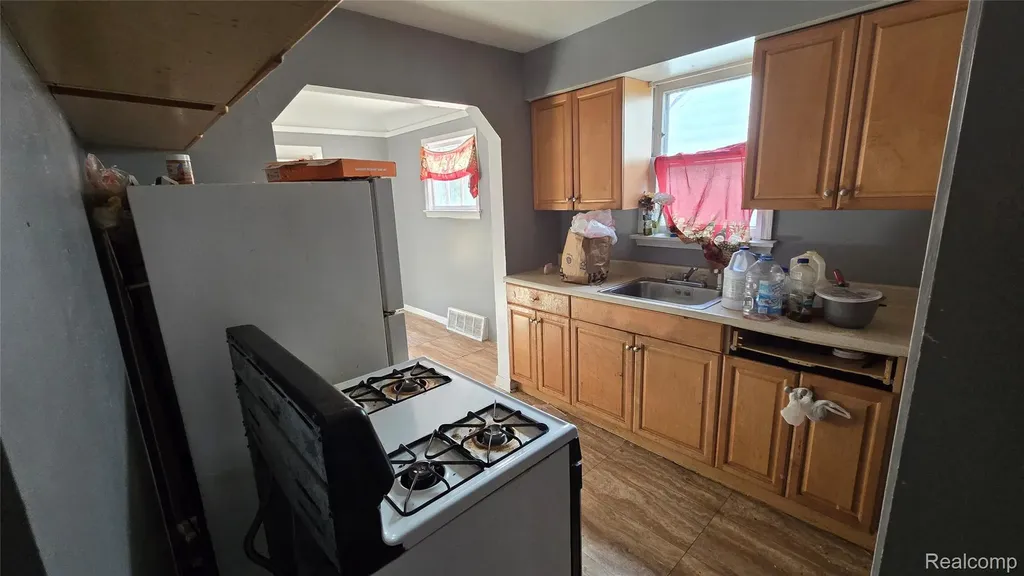 20553 Strasburg Street Detroit City MI 48205