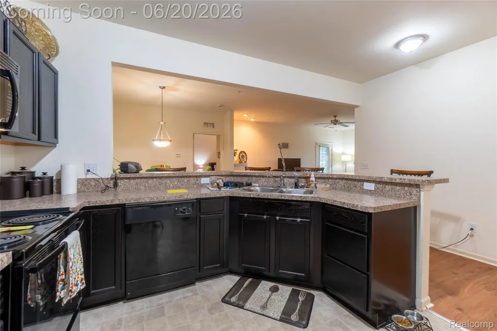 29726 Fox Run Circle Warren City MI 48092