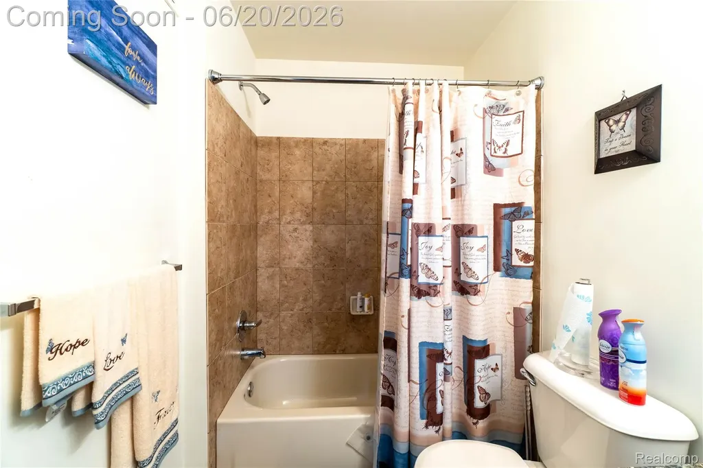 29726 Fox Run Circle Warren City MI 48092