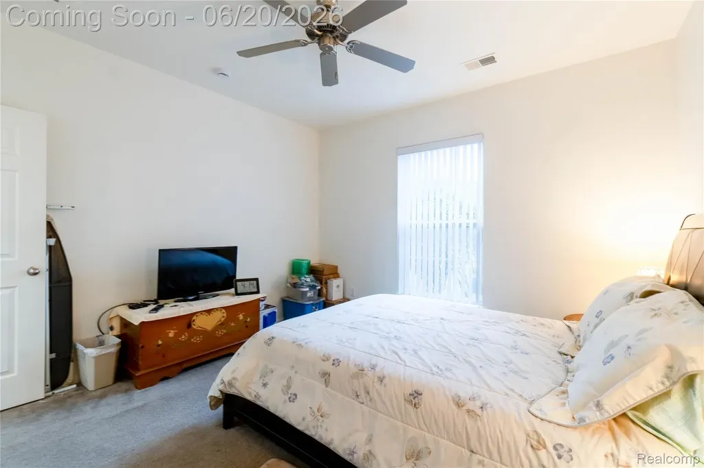 29726 Fox Run Circle Warren City MI 48092