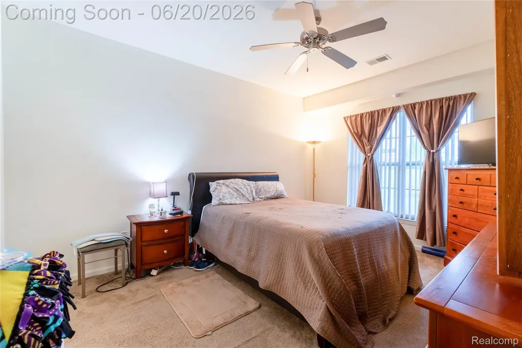 29726 Fox Run Circle Warren City MI 48092
