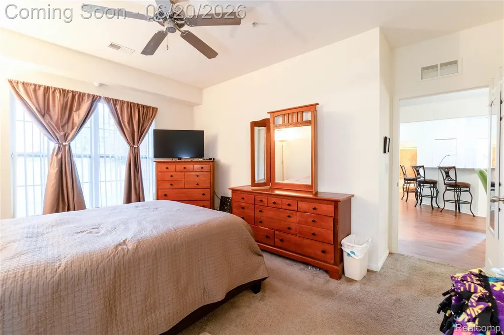 29726 Fox Run Circle Warren City MI 48092