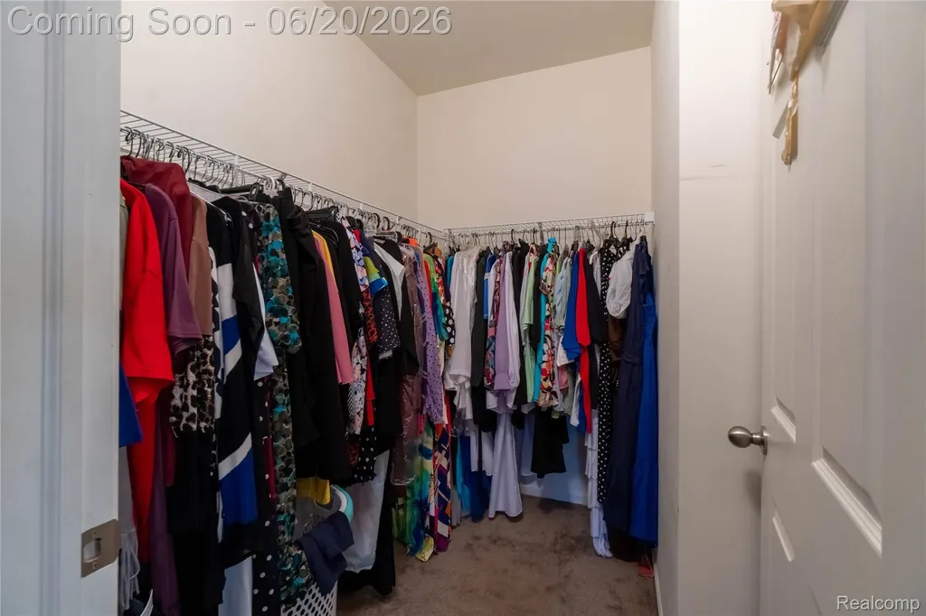 29726 Fox Run Circle Warren City MI 48092