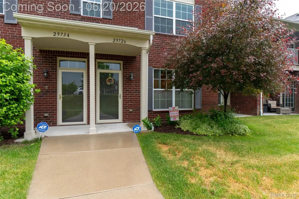 29726 Fox Run Circle Warren City MI 48092