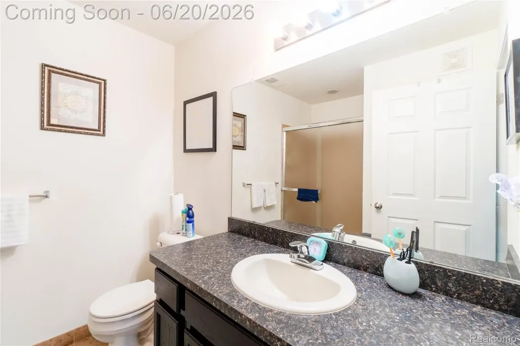 29726 Fox Run Circle Warren City MI 48092