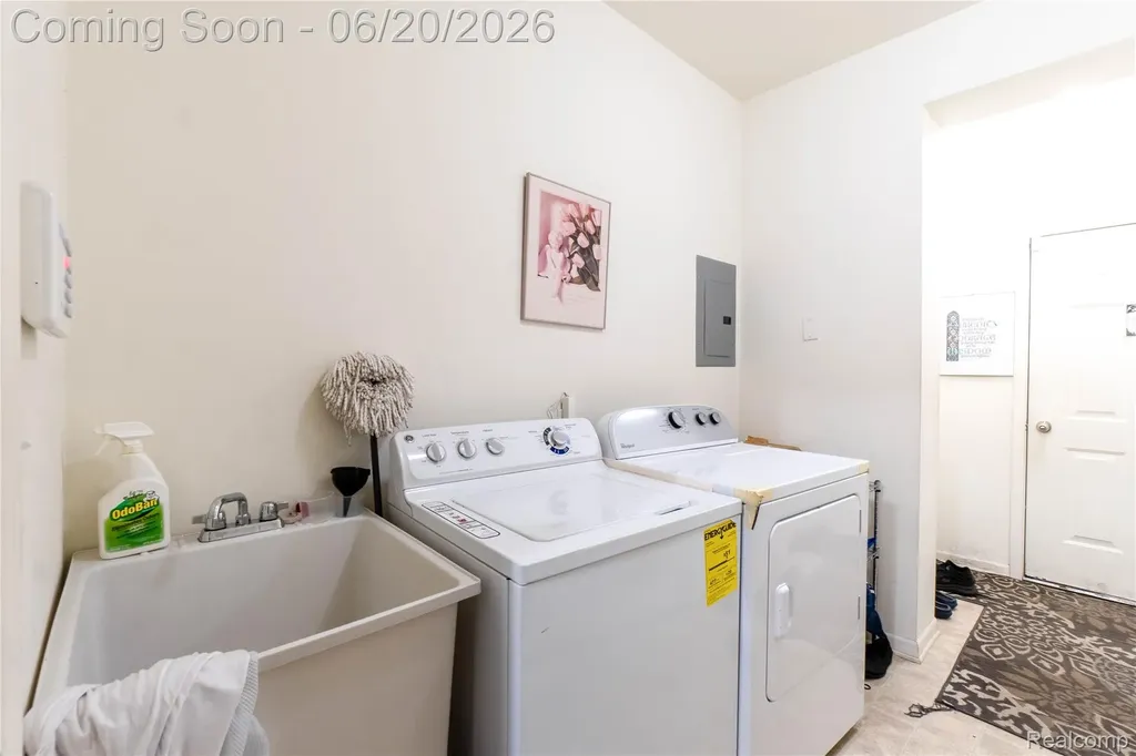 29726 Fox Run Circle Warren City MI 48092