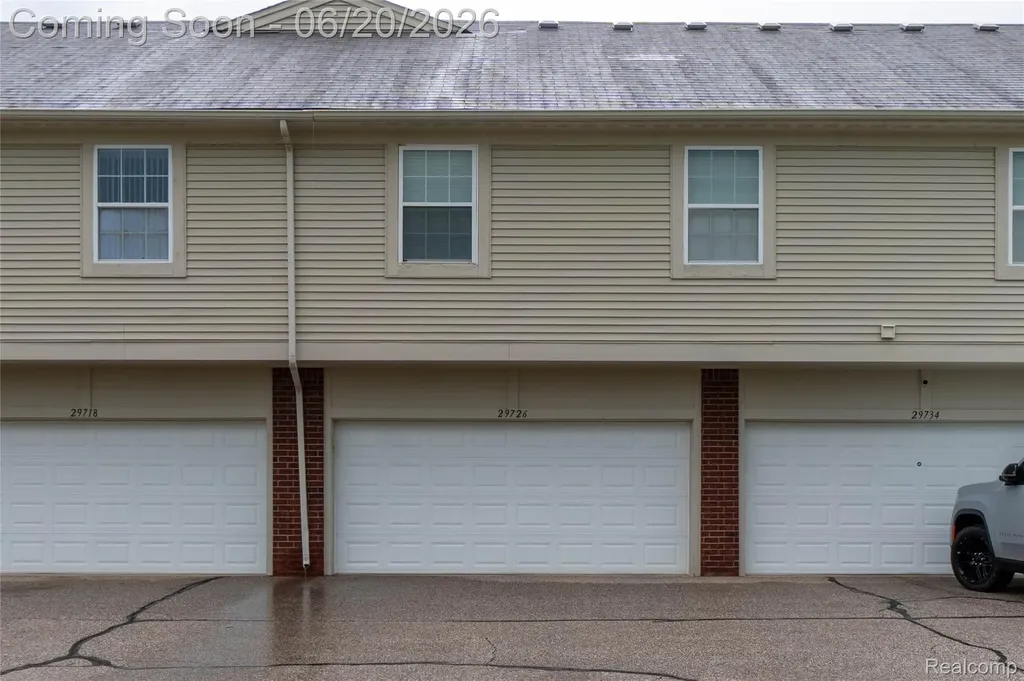 29726 Fox Run Circle Warren City MI 48092