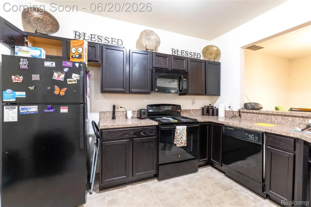 29726 Fox Run Circle Warren City MI 48092