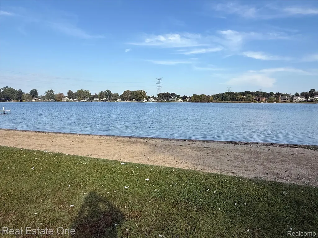 2910 Loon Drive Wixom City MI 48393