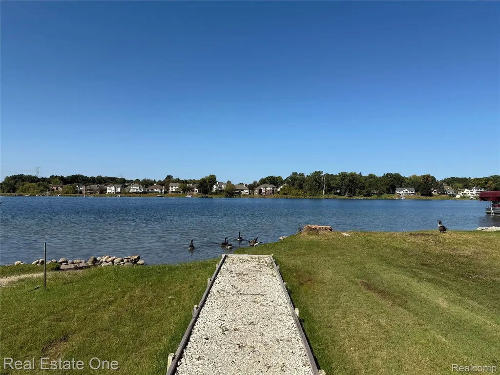 2910 Loon Drive Wixom City MI 48393