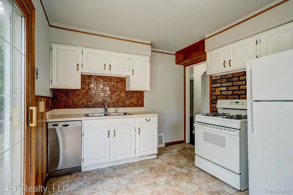23038 Violet Street Farmington City MI 48336