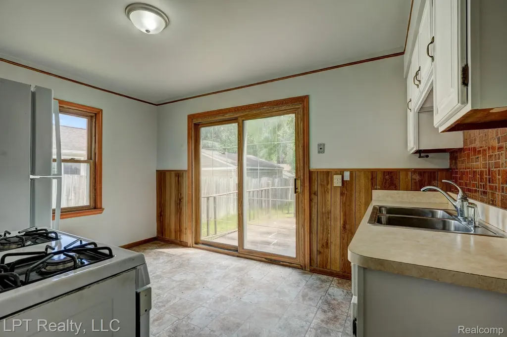 23038 Violet Street Farmington City MI 48336