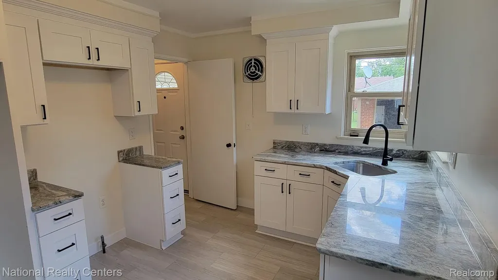 9030 Hemingway Redford Charter Township MI 48239