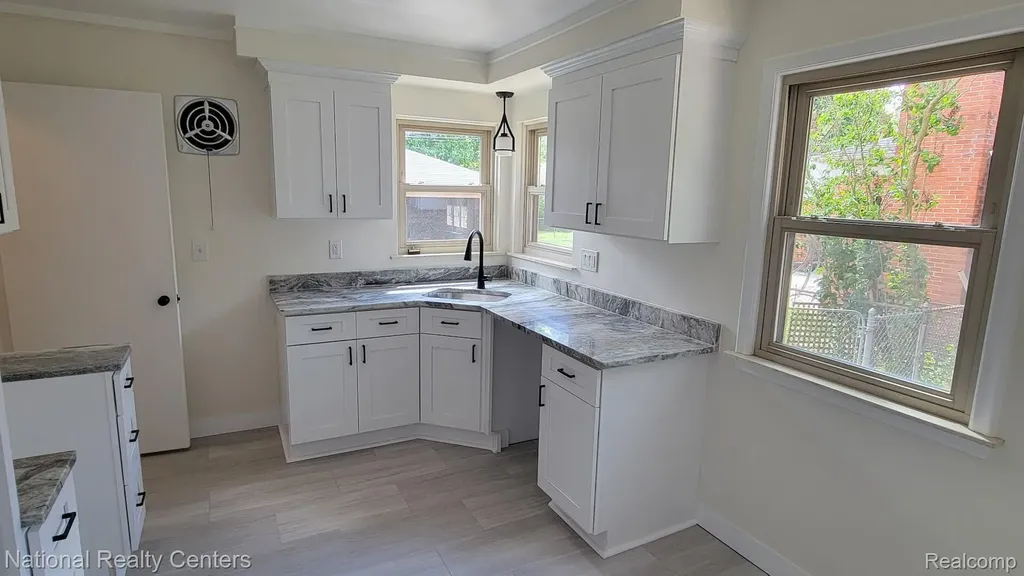 9030 Hemingway Redford Charter Township MI 48239