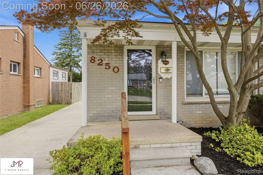 8250 Shari Drive Westland City MI 48185