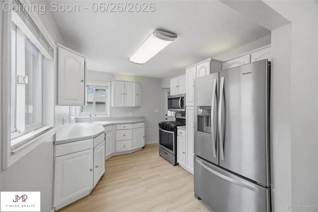 8250 Shari Drive Westland City MI 48185