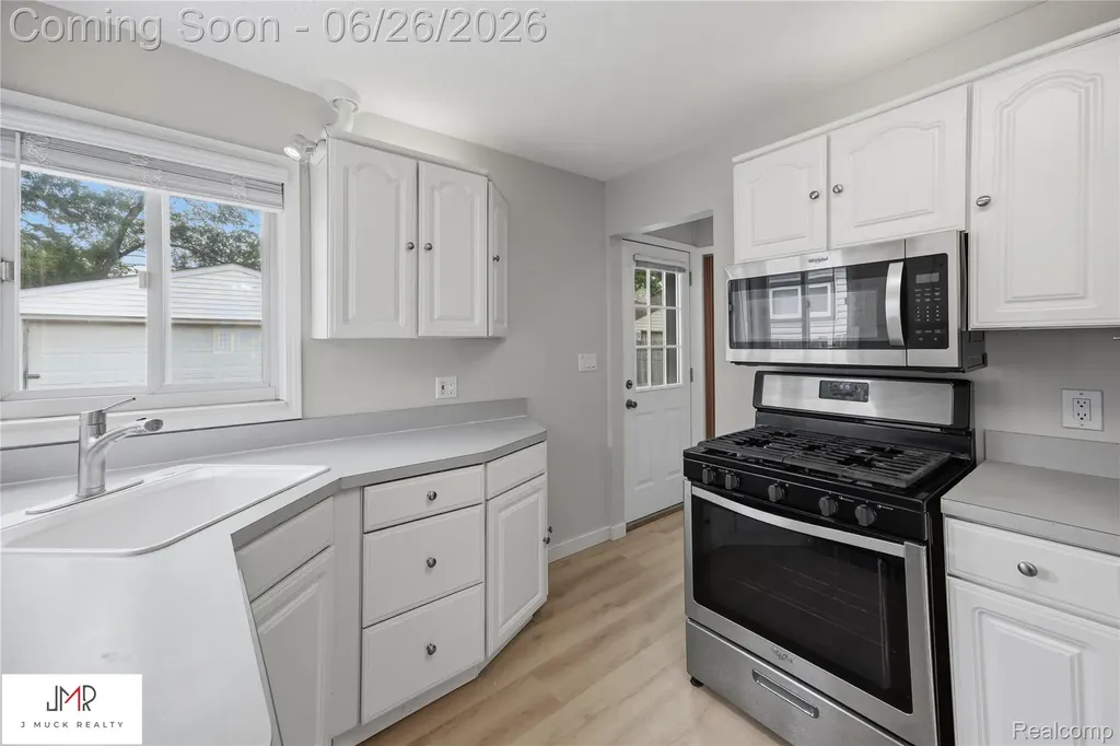 8250 Shari Drive Westland City MI 48185