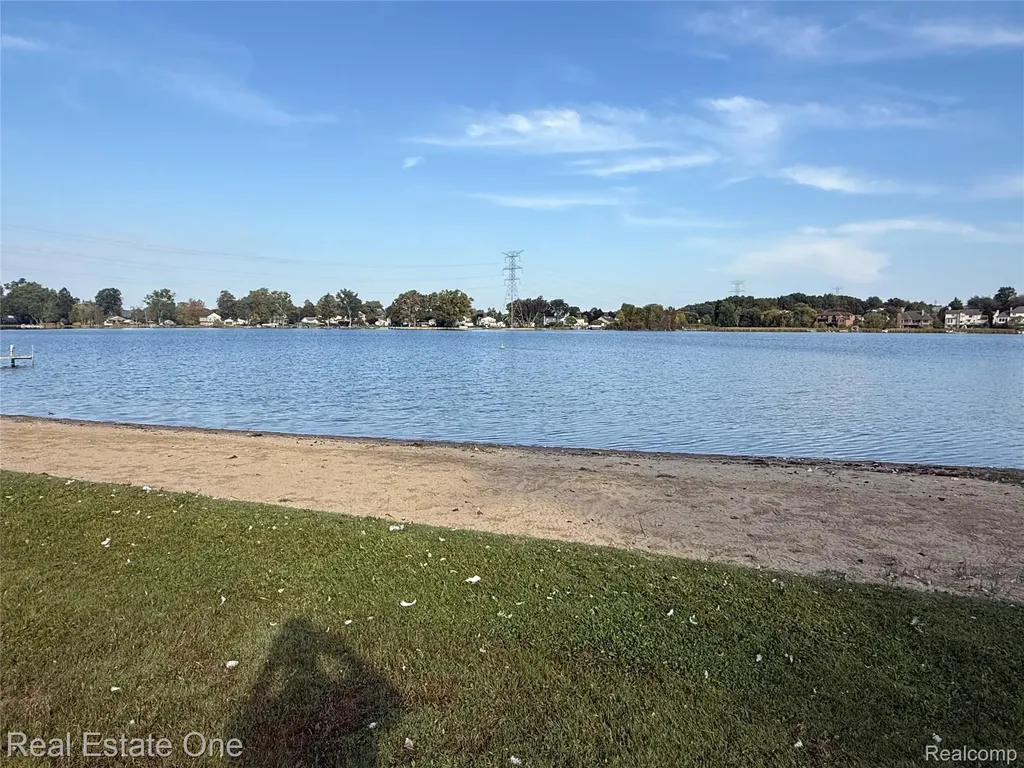 2910 Loon Drive Wixom City MI 48393