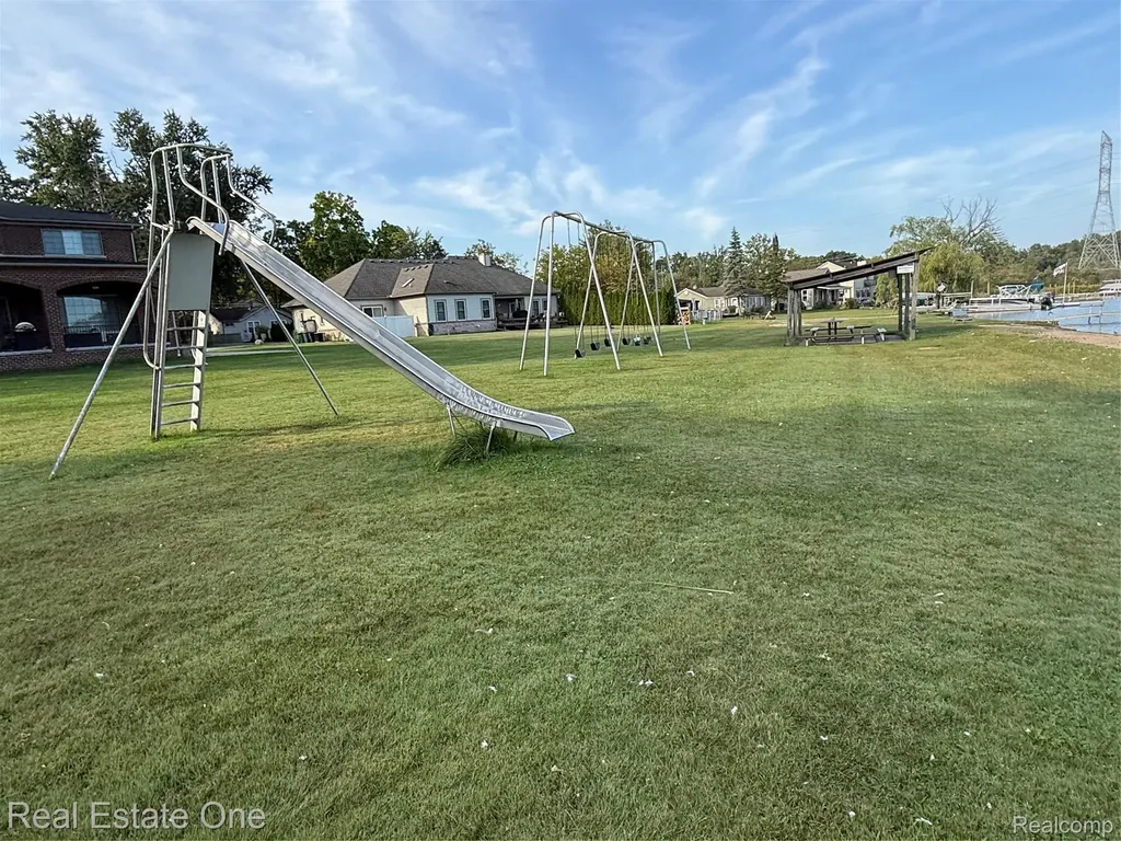 2910 Loon Drive Wixom City MI 48393