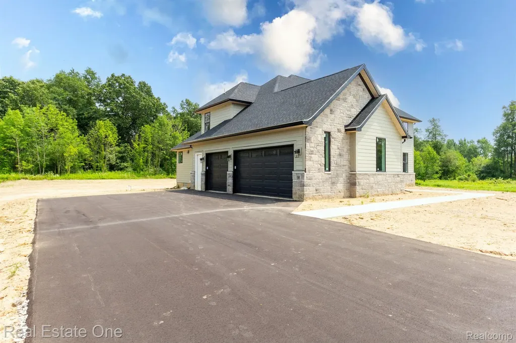 2910 Loon Drive Wixom City MI 48393