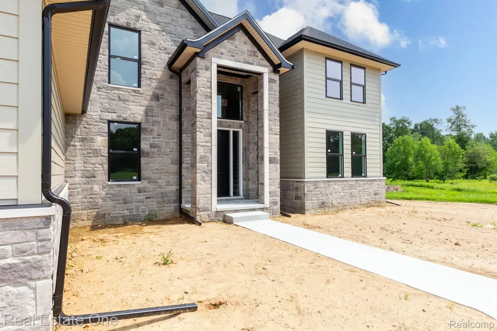 2910 Loon Drive Wixom City MI 48393