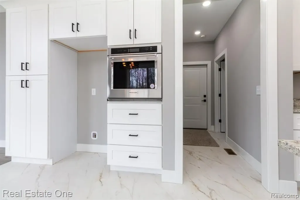 2910 Loon Drive Wixom City MI 48393