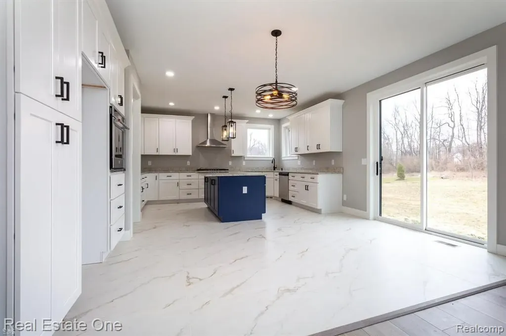 2910 Loon Drive Wixom City MI 48393