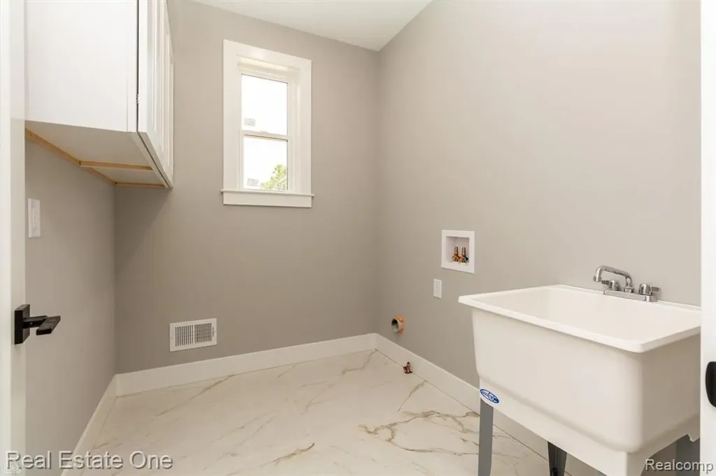 2910 Loon Drive Wixom City MI 48393