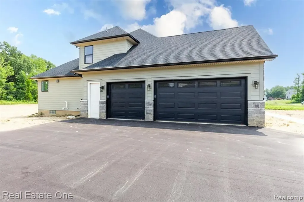 2910 Loon Drive Wixom City MI 48393
