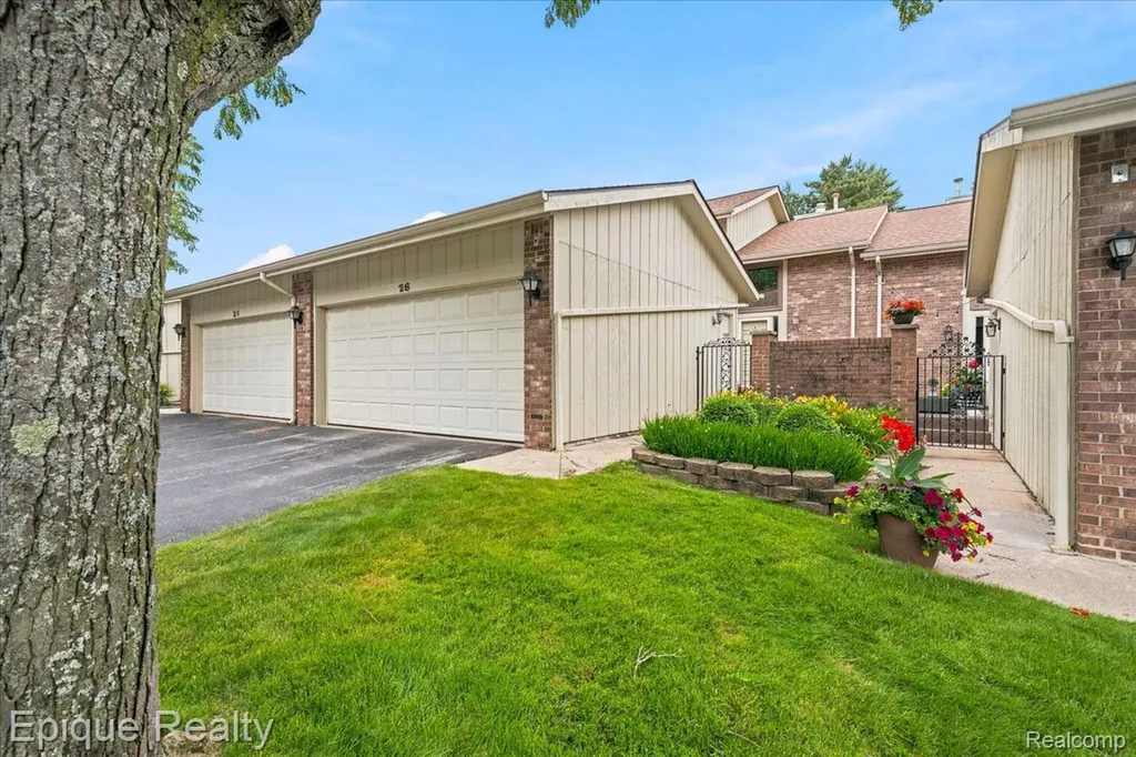 26 Kirks Court Rochester Hills City MI 48309