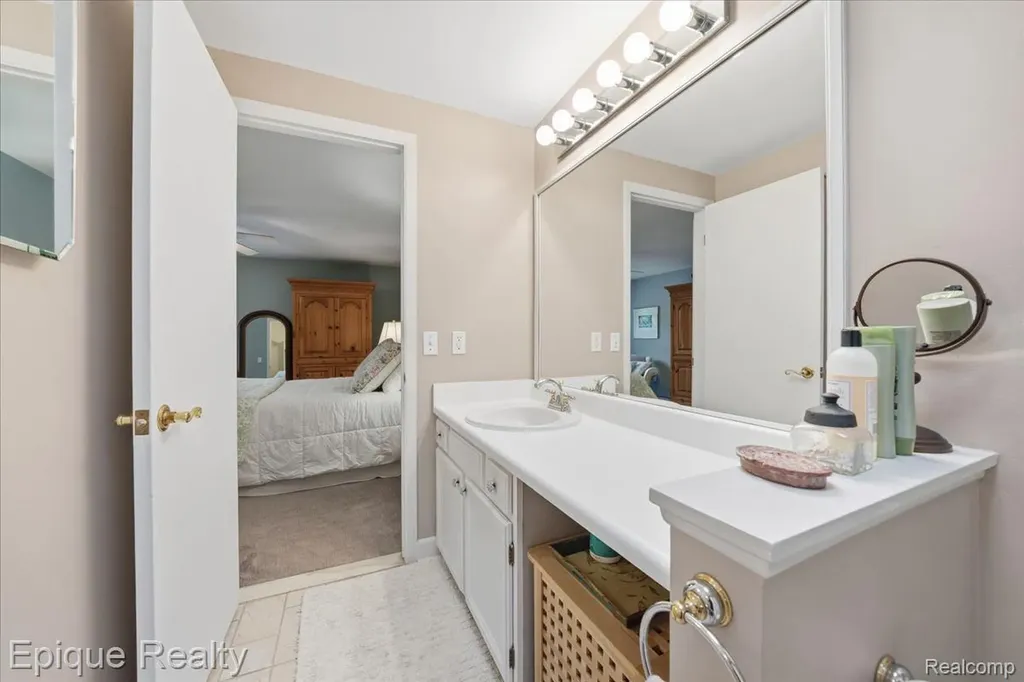 26 Kirks Court Rochester Hills City MI 48309
