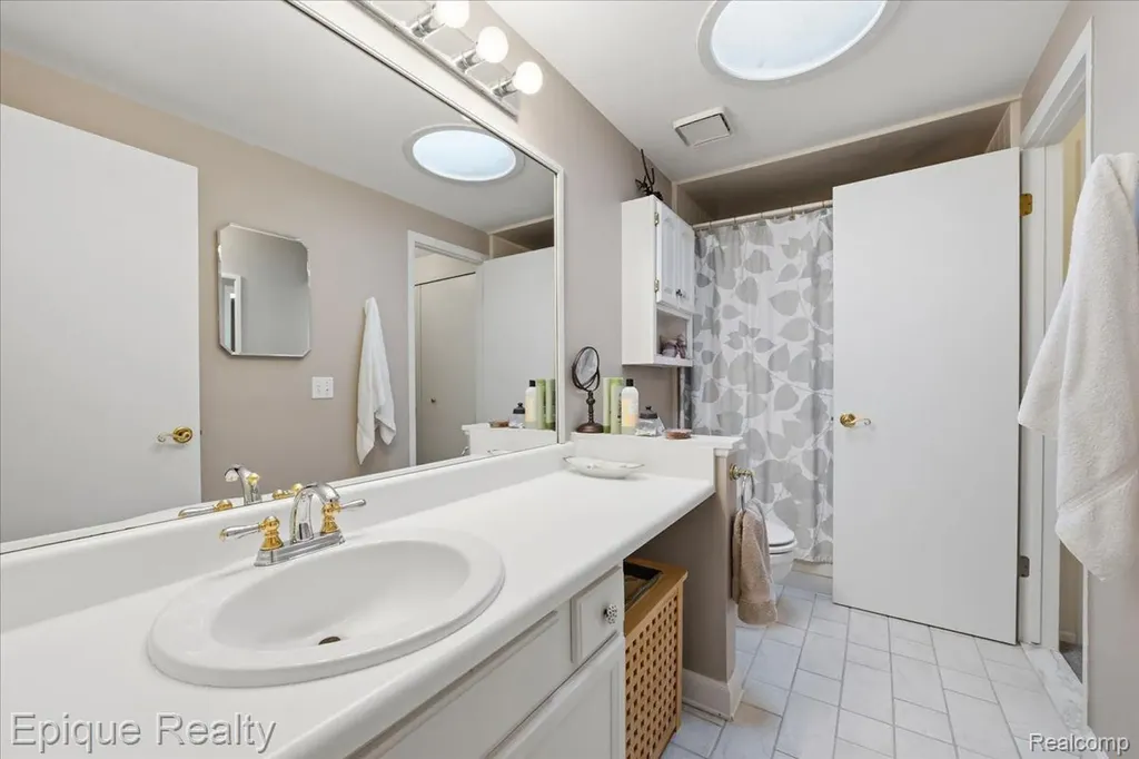 26 Kirks Court Rochester Hills City MI 48309